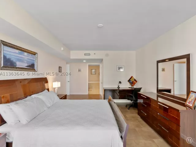 2-bedroom condo for rent in Hallandale Beach - 1830 S Ocean Dr 1806 short term - MondialRealty