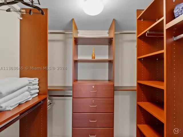 2-bedroom condo for rent in Hallandale Beach - 1830 S Ocean Dr 1806 short term - MondialRealty