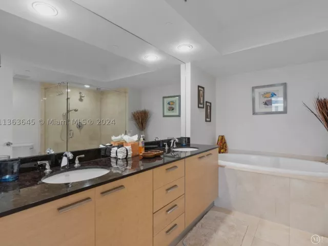 2-bedroom condo for rent in Hallandale Beach - 1830 S Ocean Dr 1806 short term - MondialRealty