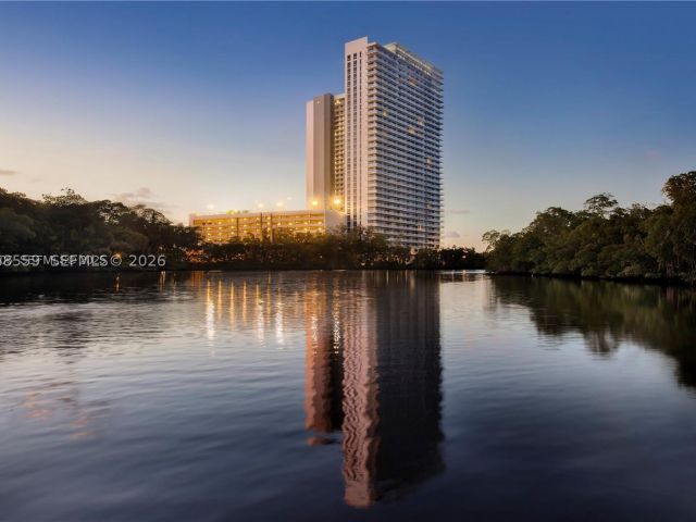 3-bedroom condo for rent in North Miami Beach - 16385 Biscayne Blvd 7 - MondialRealty