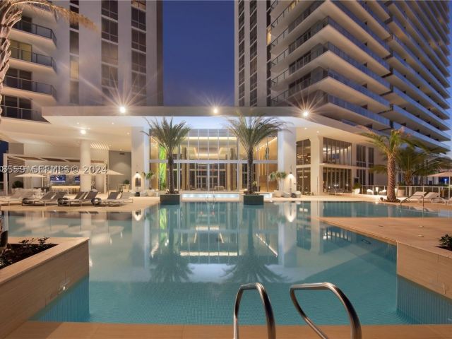 3-bedroom condo for rent in North Miami Beach - 16385 Biscayne Blvd 7 - MondialRealty