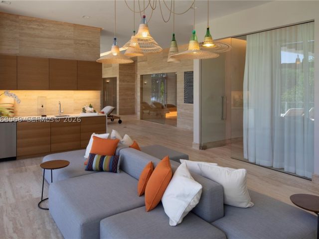 3-bedroom condo for rent in North Miami Beach - 16385 Biscayne Blvd 7 - MondialRealty