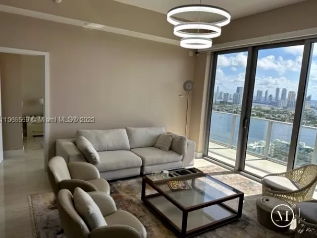 3-bedroom condo for rent in North Miami Beach - 16385 Biscayne Blvd 7 - MondialRealty