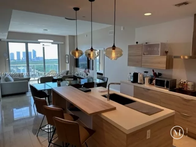 3-bedroom condo for rent in North Miami Beach - 16385 Biscayne Blvd 7 - MondialRealty