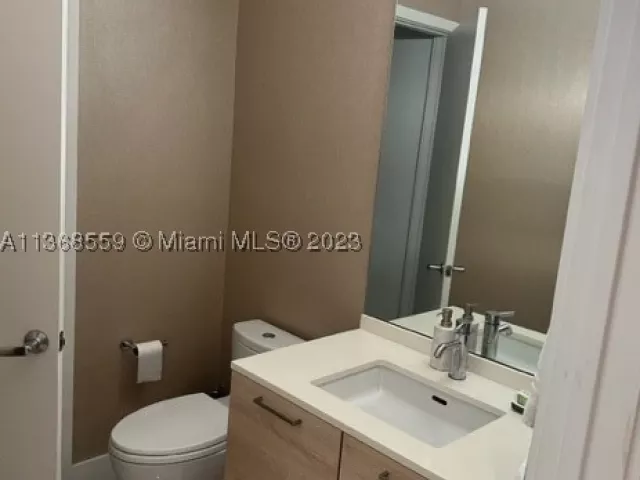 3-bedroom condo for rent in North Miami Beach - 16385 Biscayne Blvd 7 - MondialRealty