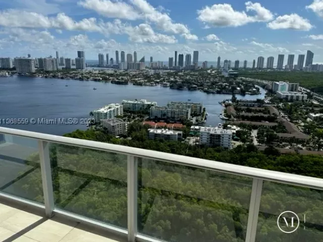 3-bedroom condo for rent in North Miami Beach - 16385 Biscayne Blvd 7 - MondialRealty