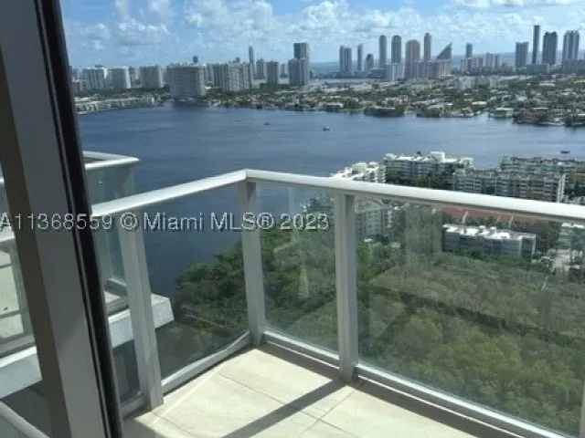 3-bedroom condo for rent in North Miami Beach - 16385 Biscayne Blvd 7 - MondialRealty