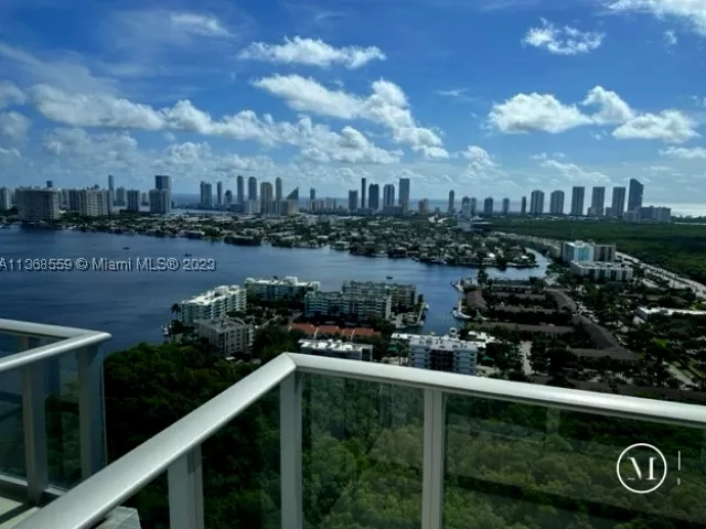 3-bedroom condo for rent in North Miami Beach - 16385 Biscayne Blvd 7 - MondialRealty