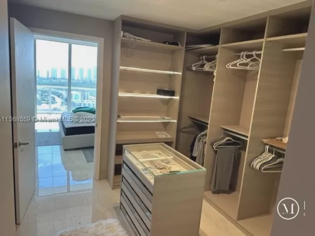 3-bedroom condo for rent in North Miami Beach - 16385 Biscayne Blvd 7 - MondialRealty