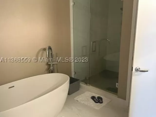 3-bedroom condo for rent in North Miami Beach - 16385 Biscayne Blvd 7 - MondialRealty