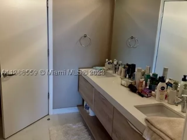 3-bedroom condo for rent in North Miami Beach - 16385 Biscayne Blvd 7 - MondialRealty
