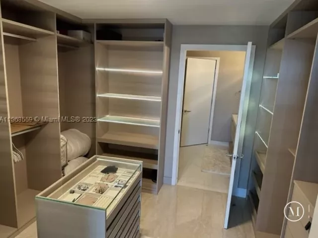 3-bedroom condo for rent in North Miami Beach - 16385 Biscayne Blvd 7 - MondialRealty