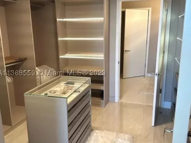 3-bedroom condo for rent in North Miami Beach - 16385 Biscayne Blvd 7 - MondialRealty