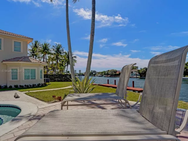 7-bedroom home for sale in Hollywood - 1130 Harbor Ct - MondialRealty