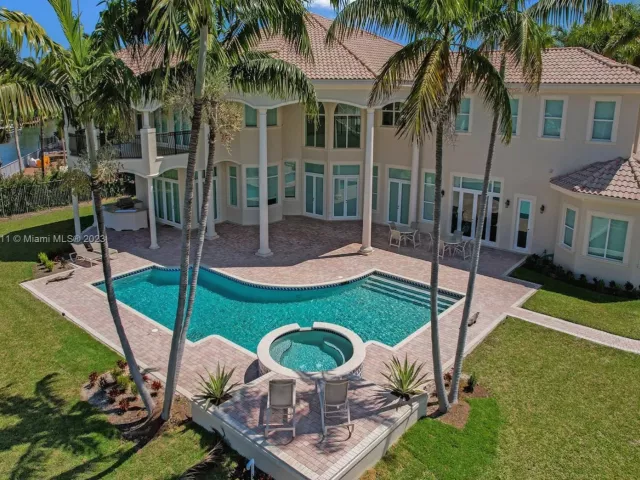 7-bedroom home for sale in Hollywood - 1130 Harbor Ct - MondialRealty