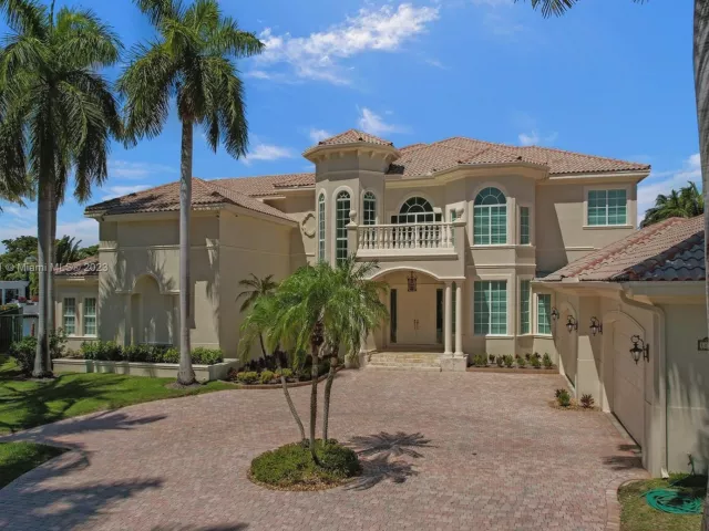 7-bedroom home for sale in Hollywood - 1130 Harbor Ct - MondialRealty