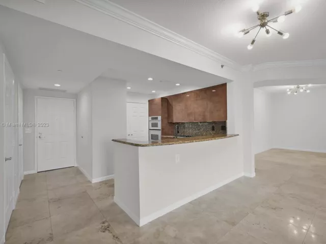 1-bedroom condo for sale in Fort Lauderdale - 1819 SE 17th St 1401 - MondialRealty