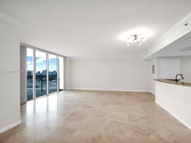 1-bedroom condo for sale in Fort Lauderdale - 1819 SE 17th St 1401 - MondialRealty