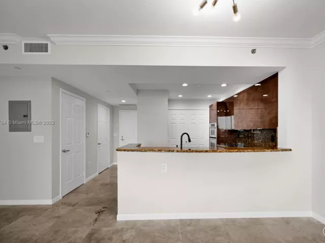 1-bedroom condo for sale in Fort Lauderdale - 1819 SE 17th St 1401 - MondialRealty