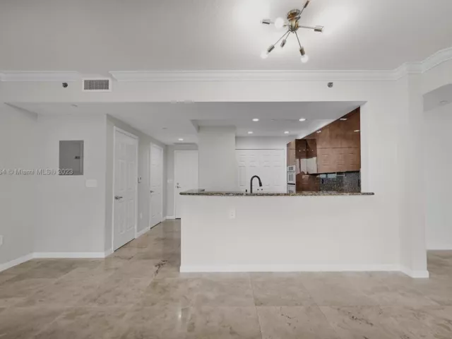 1-bedroom condo for sale in Fort Lauderdale - 1819 SE 17th St 1401 - MondialRealty