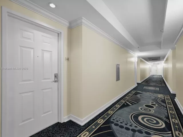 1-bedroom condo for sale in Fort Lauderdale - 1819 SE 17th St 1401 - MondialRealty