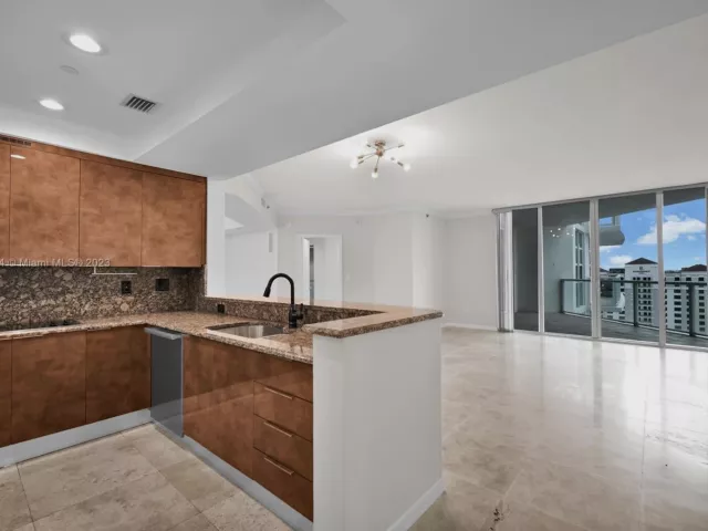 1-bedroom condo for sale in Fort Lauderdale - 1819 SE 17th St 1401 - MondialRealty