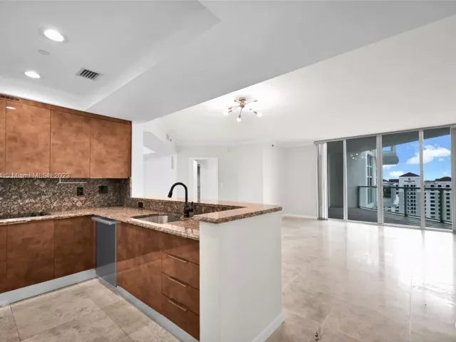 1-bedroom condo for sale in Fort Lauderdale - 1819 SE 17th St 1401 - MondialRealty