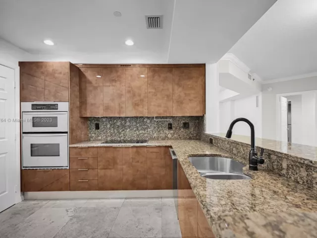 1-bedroom condo for sale in Fort Lauderdale - 1819 SE 17th St 1401 - MondialRealty