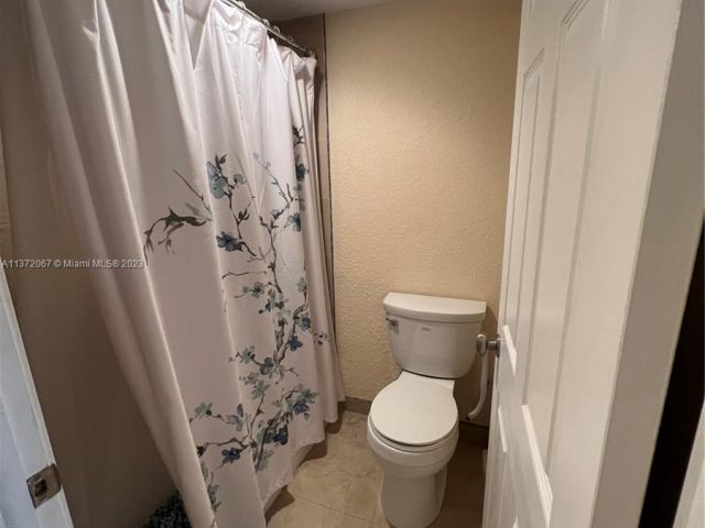 Apartment for rent  Unit #406 - photo 5405400