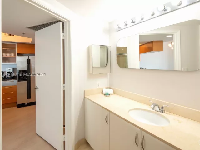 2-bedroom condo for rent in Miami - 1750 N Bayshore Dr 2602 - MondialRealty