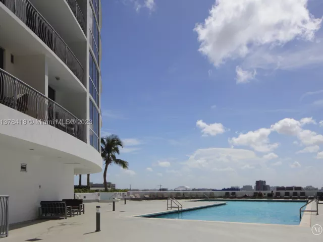 2-bedroom condo for rent in Miami - 1750 N Bayshore Dr 2602 - MondialRealty