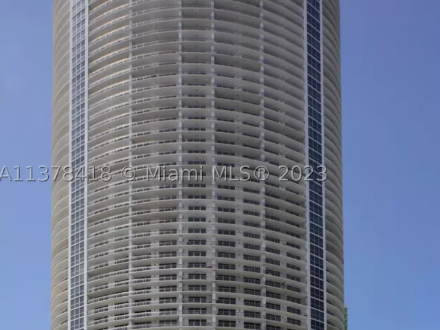 2-bedroom condo for rent in Miami - 1750 N Bayshore Dr 2602 - MondialRealty