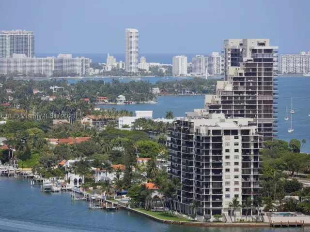 2-bedroom condo for rent in Miami - 1750 N Bayshore Dr 2602 - MondialRealty