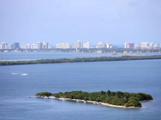 2-bedroom condo for rent in Miami - 1750 N Bayshore Dr 2602 - MondialRealty