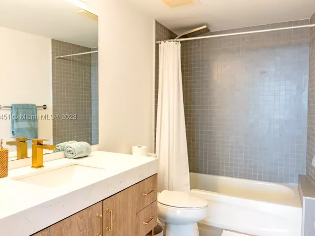 2-bedroom condo for rent in Miami - 1750 N Bayshore Dr 3201 - MondialRealty