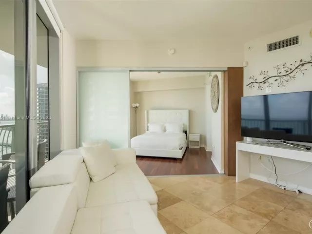 Apartment for rent  Unit #3201 - photo 3823073