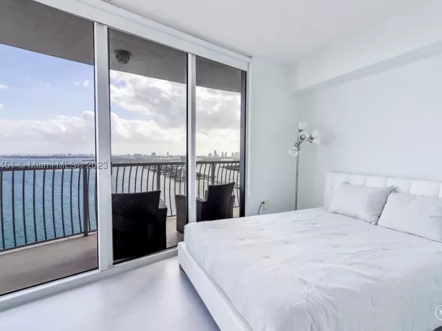 2-bedroom condo for rent in Miami - 1750 N Bayshore Dr 3201 - MondialRealty