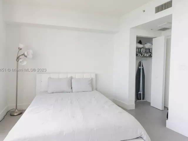 2-bedroom condo for rent in Miami - 1750 N Bayshore Dr 3201 - MondialRealty