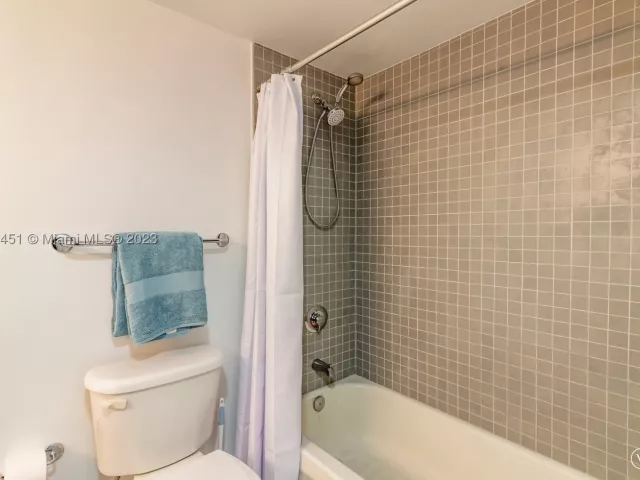 2-bedroom condo for rent in Miami - 1750 N Bayshore Dr 3201 - MondialRealty