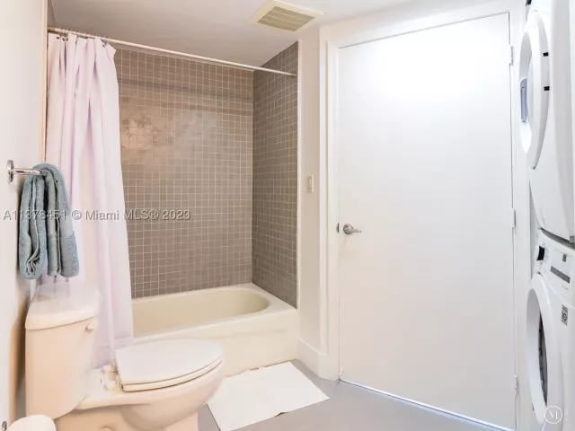 2-bedroom condo for rent in Miami - 1750 N Bayshore Dr 3201 - MondialRealty
