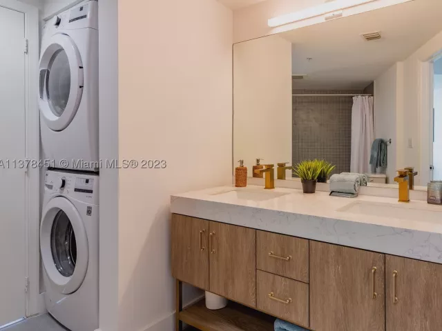 2-bedroom condo for rent in Miami - 1750 N Bayshore Dr 3201 - MondialRealty