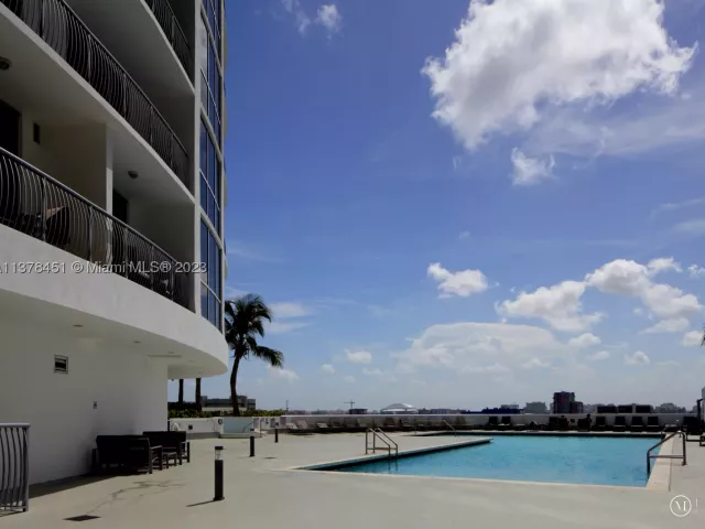 2-bedroom condo for rent in Miami - 1750 N Bayshore Dr 3201 - MondialRealty