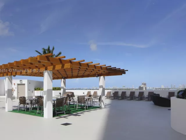 2-bedroom condo for rent in Miami - 1750 N Bayshore Dr 3201 - MondialRealty