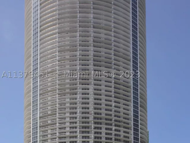 2-bedroom condo for rent in Miami - 1750 N Bayshore Dr 3201 - MondialRealty