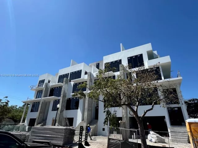 4-bedroom home for sale in Miami Beach - 7300 Trouville Esplanade 3 - MondialRealty