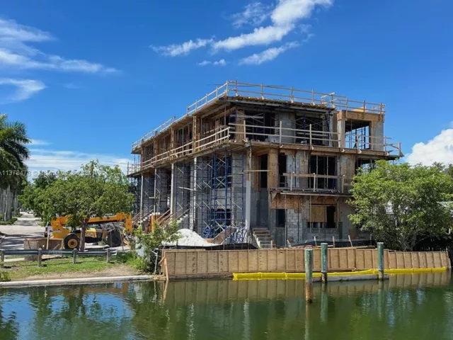 4-bedroom home for sale in Miami Beach - 7300 Trouville Esplanade 3 - MondialRealty