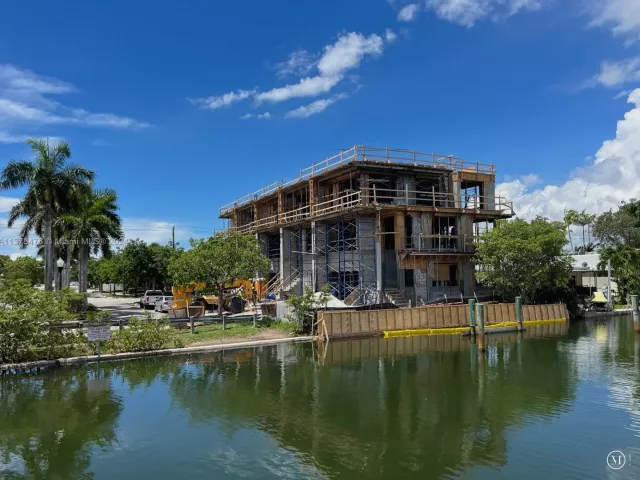 4-bedroom home for sale in Miami Beach - 7300 Trouville Esplanade 3 - MondialRealty