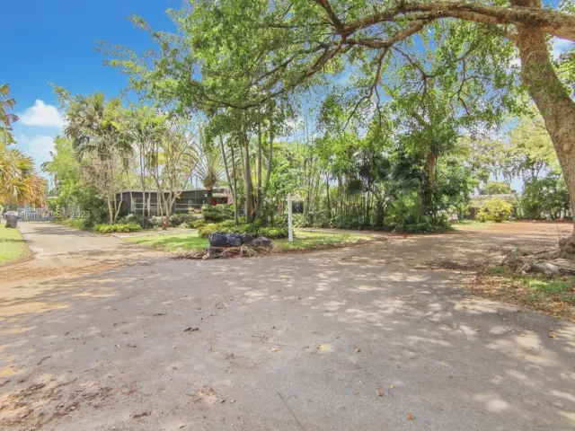 2-bedroom home for sale in Hollywood - 2018 Fletcher St - MondialRealty