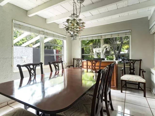 2-bedroom home for sale in Hollywood - 2018 Fletcher St - MondialRealty