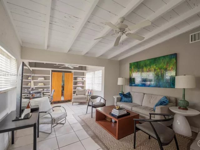 2-bedroom home for sale in Hollywood - 2018 Fletcher St - MondialRealty